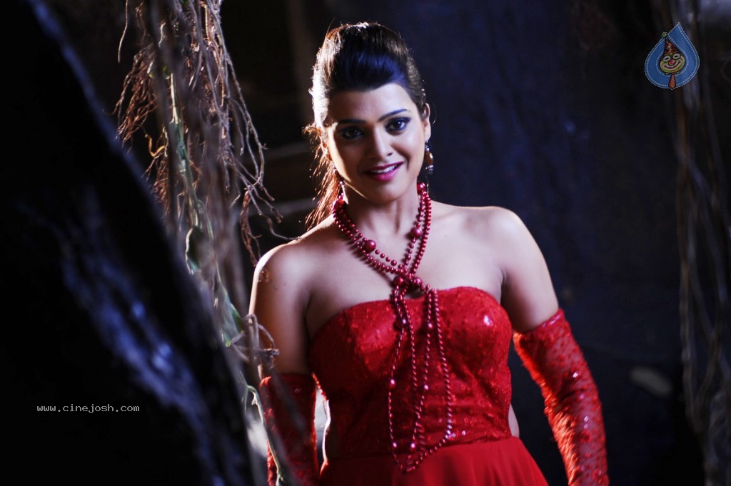 Tashu Kaushik New Spicy Gallery - 33 / 51 photos