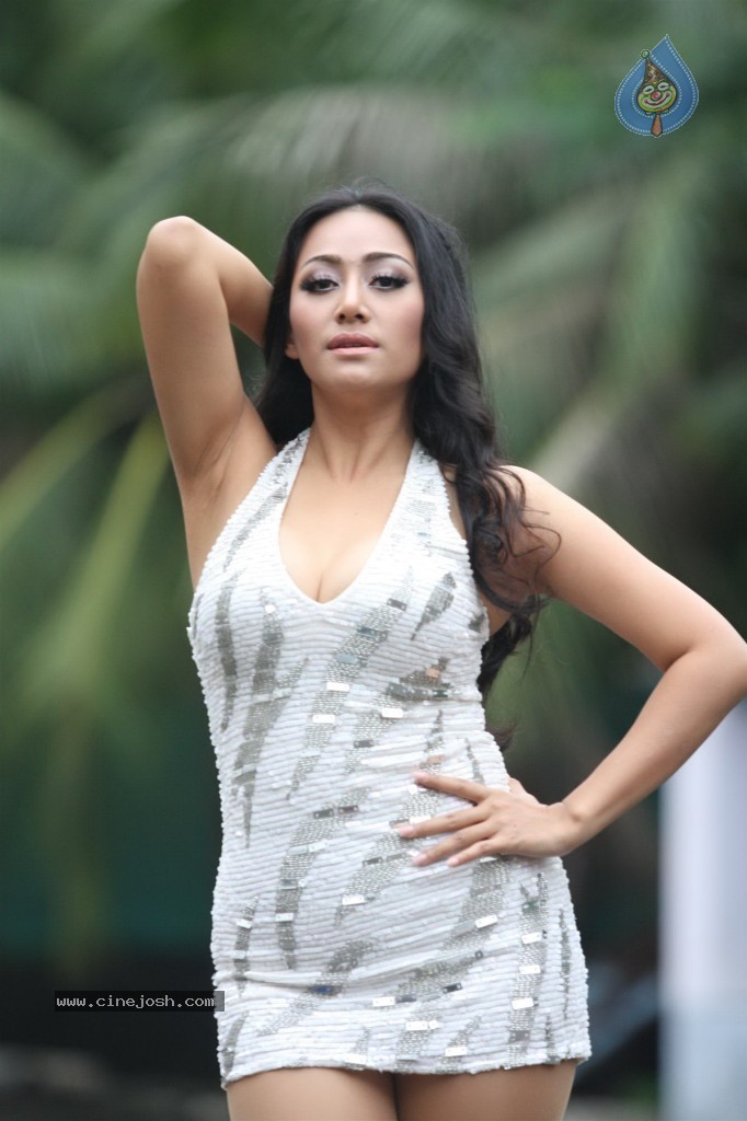 Thai Singer Ann Mitchai Hot Stills - 23 / 39 photos