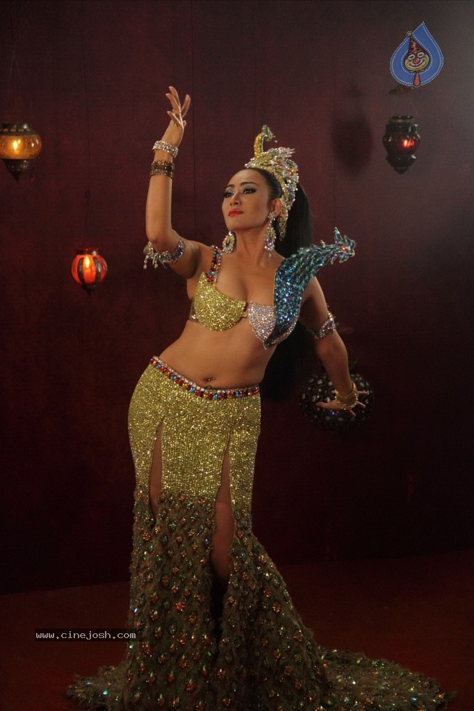 Thai Singer Ann Mitchai Hot Stills - 38 / 39 photos