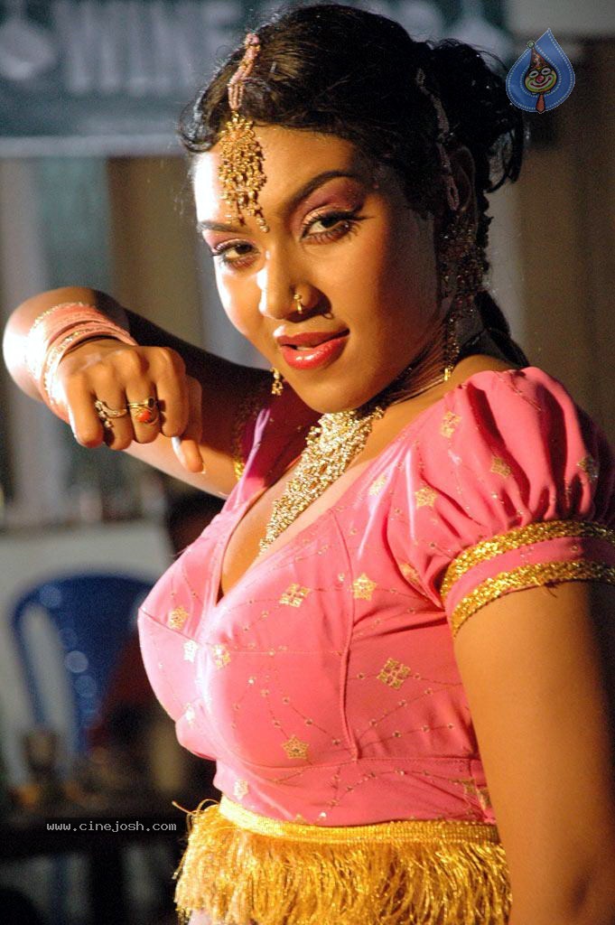 Thenmozhi Thanjavur Movie Hot Stills - 13 / 52 photos