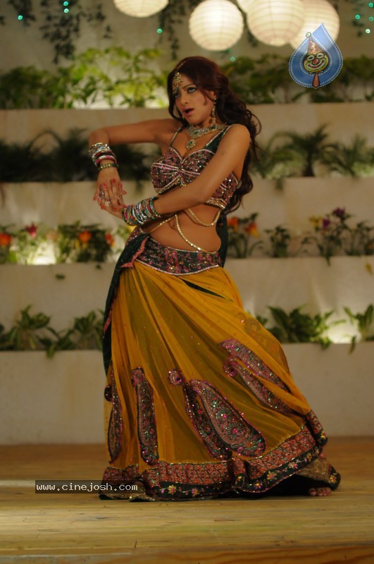 Udaya Bhanu Hot & Spicy Pics - 13 / 119 photos