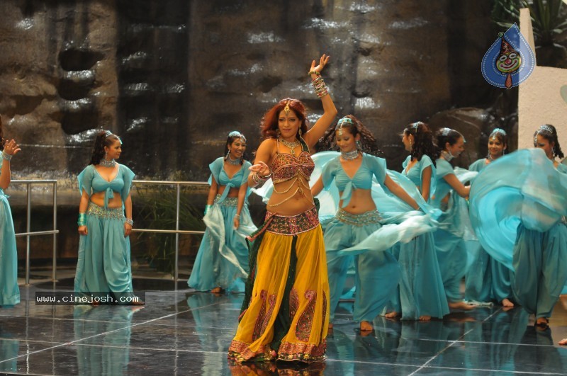 Udaya Bhanu Hot & Spicy Pics - 17 / 119 photos