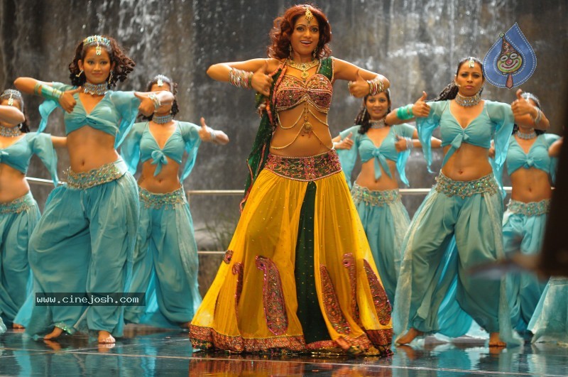 Udaya Bhanu Hot & Spicy Pics - 56 / 119 photos