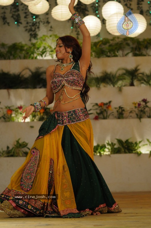 Udaya Bhanu Hot & Spicy Pics - 61 / 119 photos