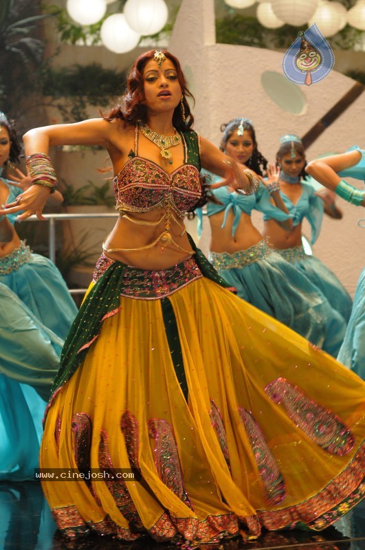 Udaya Bhanu Hot & Spicy Pics - 82 / 119 photos