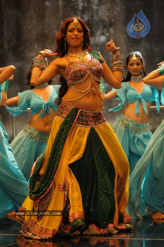 Udaya Bhanu Hot & Spicy Pics - 85 / 119 photos