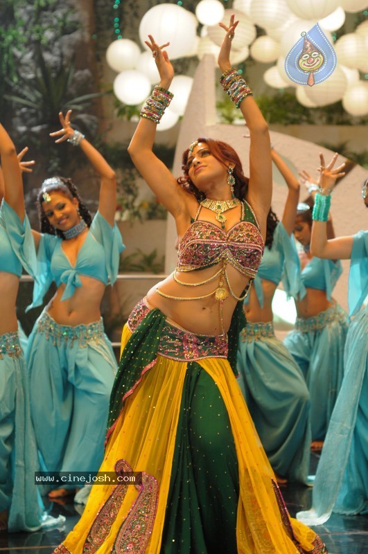 Udaya Bhanu Hot & Spicy Pics - 86 / 119 photos