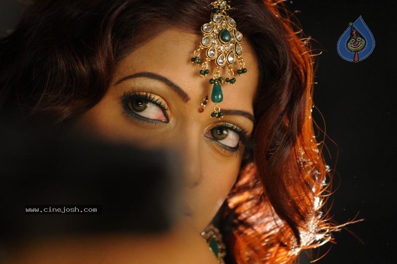 Udaya Bhanu Hot & Spicy Pics - 91 / 119 photos