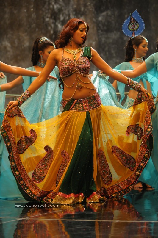 Udaya Bhanu Hot & Spicy Pics - 94 / 119 photos