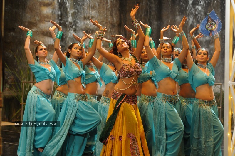 Udaya Bhanu Hot & Spicy Pics - 95 / 119 photos