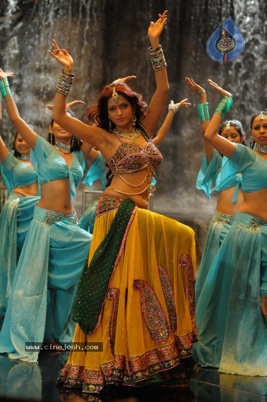 Udaya Bhanu Hot & Spicy Pics - 97 / 119 photos