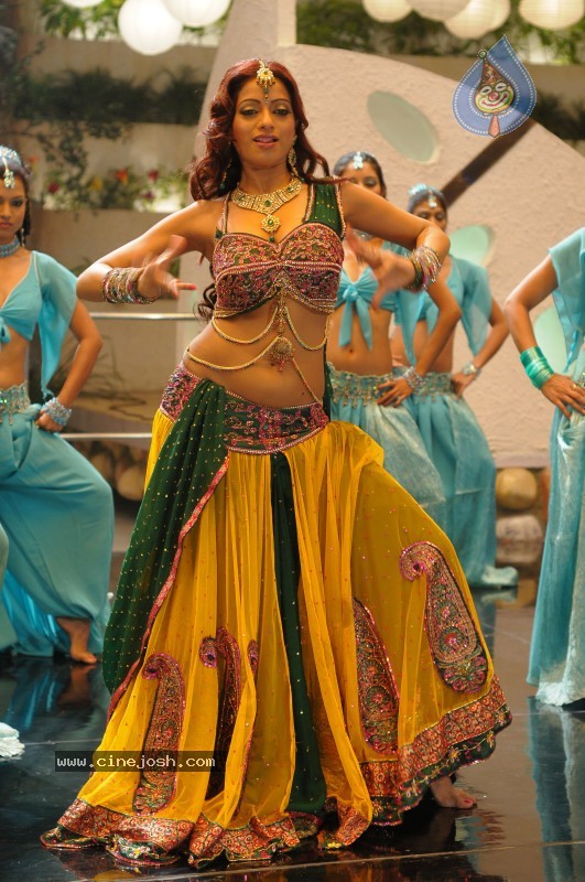 Udaya Bhanu Hot & Spicy Pics - 112 / 119 photos