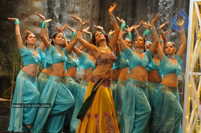 Udaya Bhanu Hot & Spicy Pics - 114 / 119 photos