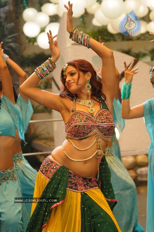 Udaya Bhanu Hot & Spicy Pics - 115 / 119 photos