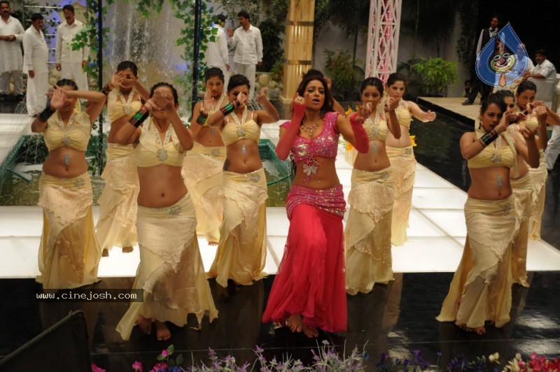 Udaya Bhanu Hot & Spicy Pics in Leader - 5 / 74 photos