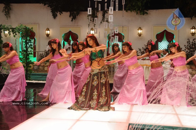 Udaya Bhanu Hot & Spicy Pics in Leader - 8 / 74 photos