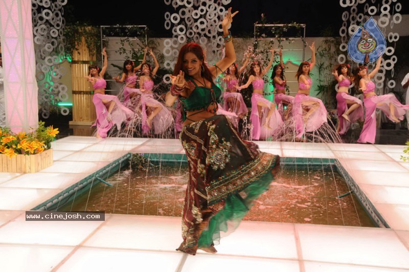 Udaya Bhanu Hot & Spicy Pics in Leader - 54 / 74 photos