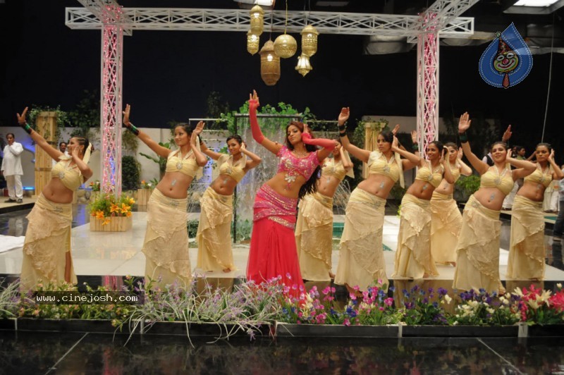 Udaya Bhanu Hot & Spicy Pics in Leader - 55 / 74 photos