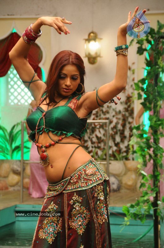 Udaya Bhanu Hot & Spicy Pics in Leader - 61 / 74 photos