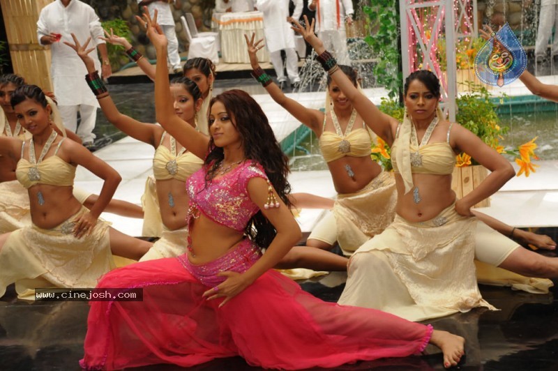 Udaya Bhanu Hot & Spicy Pics in Leader - 73 / 74 photos