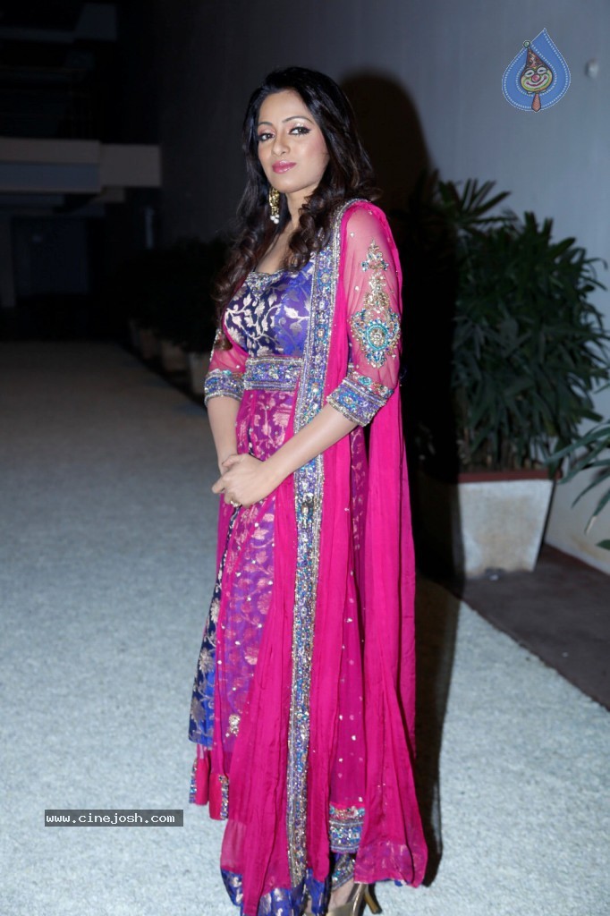 Udaya Bhanu New Hot Photos - 1 / 32 photos