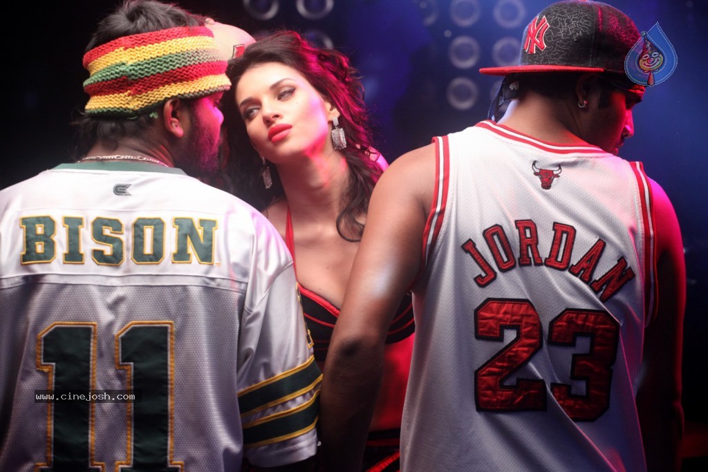 Vetadu Ventadu Movie Item Song Stills - 3 / 105 photos