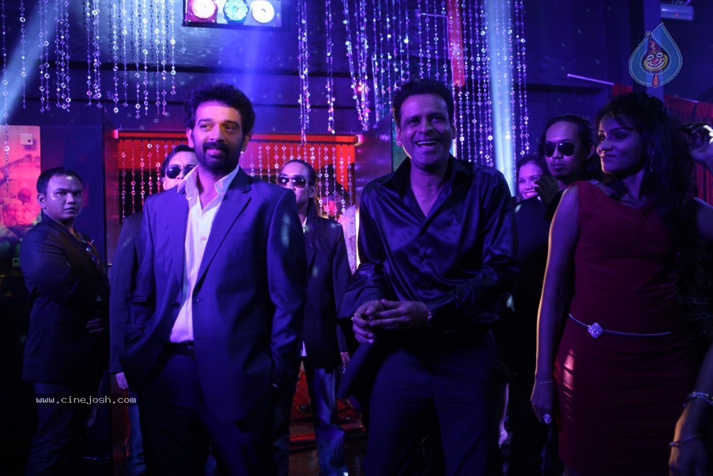 Vetadu Ventadu Movie Item Song Stills - 8 / 105 photos