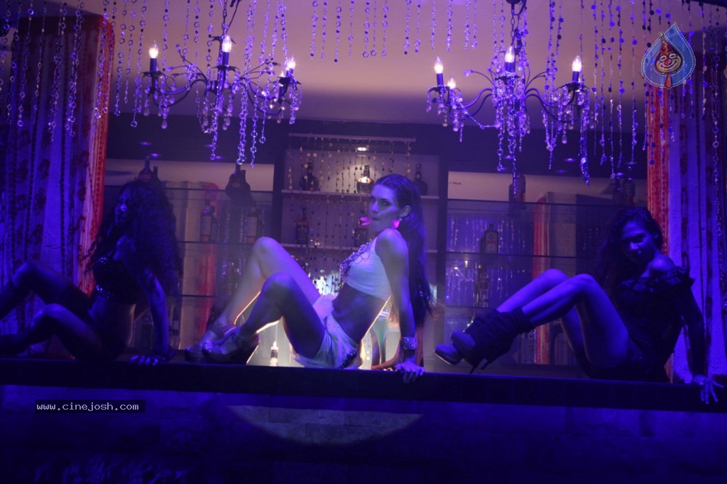 Vetadu Ventadu Movie Item Song Stills - 16 / 105 photos