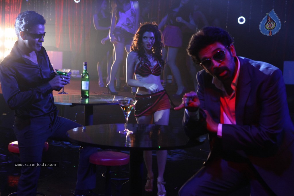 Vetadu Ventadu Movie Item Song Stills - 30 / 105 photos