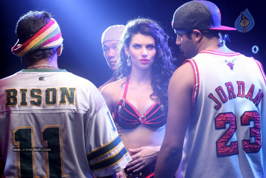 Vetadu Ventadu Movie Item Song Stills - 70 / 105 photos