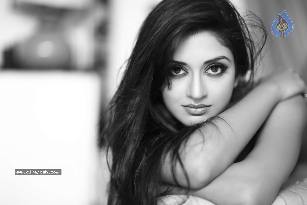 Vimala Raman Latest Portfolio  - 4 / 12 photos