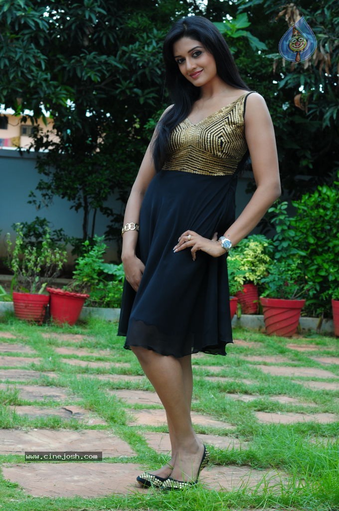 Vimala Raman Spicy Stills in Raaj Movie - 8 / 19 photos