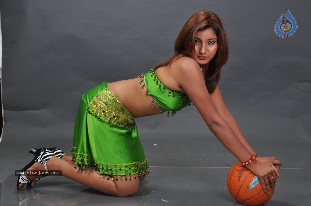 Vinni Spicy Stills - 3 / 50 photos