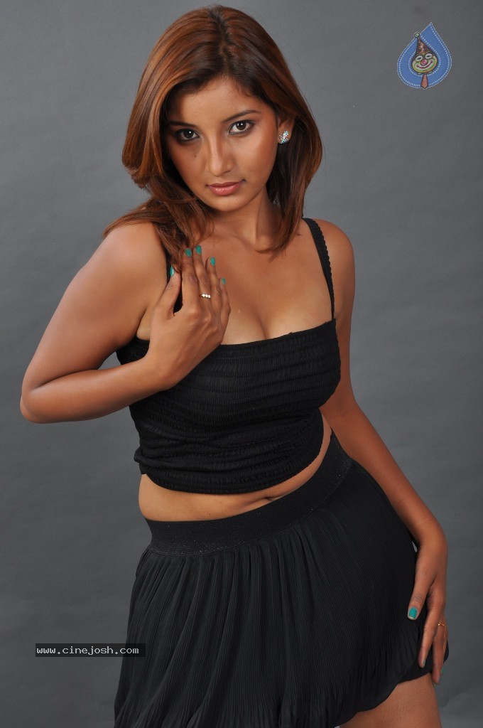 Vinni Spicy Stills - 18 / 50 photos