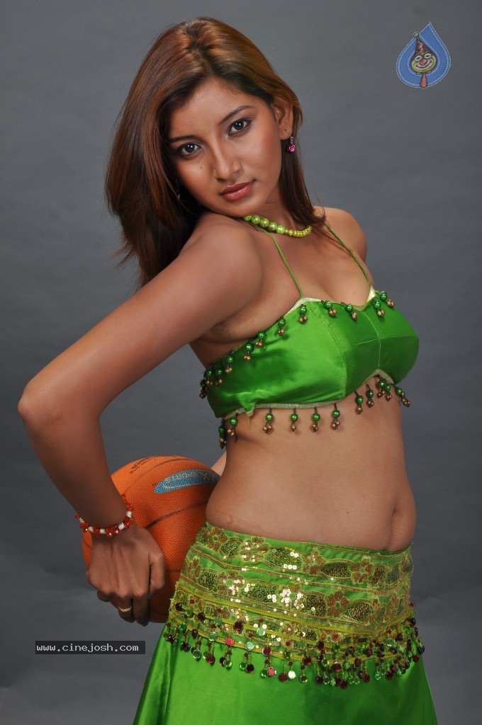 Vinni Spicy Stills - 43 / 50 photos