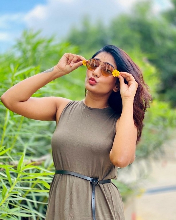 Eesha Rebba New Photos - 1 / 4 photos