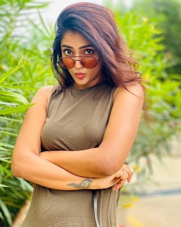 Eesha Rebba New Photos - 4 / 4 photos