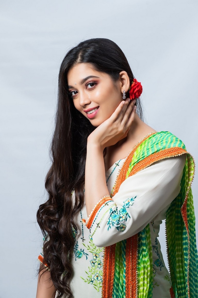 Digangana Suryavanshi Photos - 3 / 4 photos