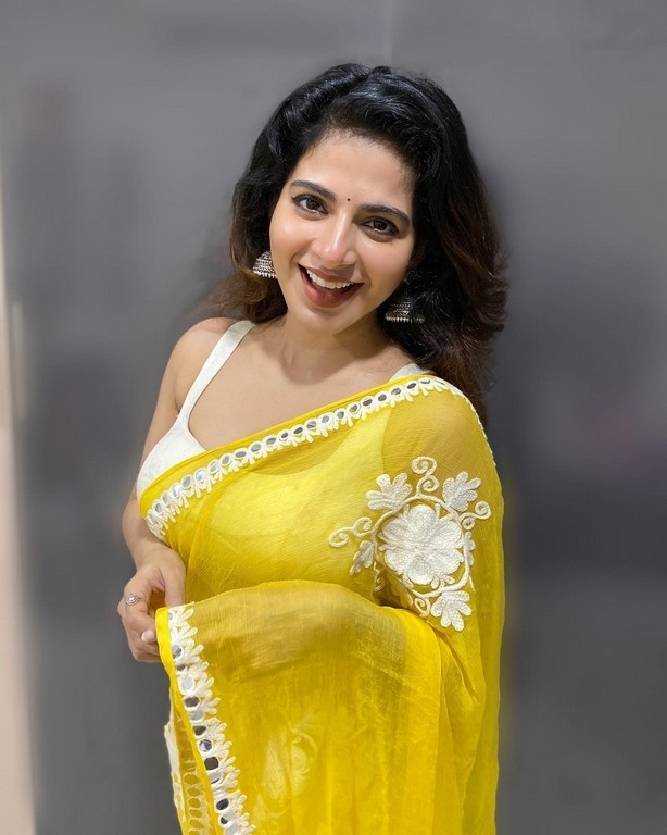 Iswarya Menon Photos - 8 / 9 photos