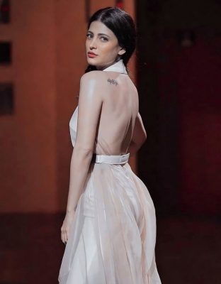 Shruti Haasan Photos - 4 of 4