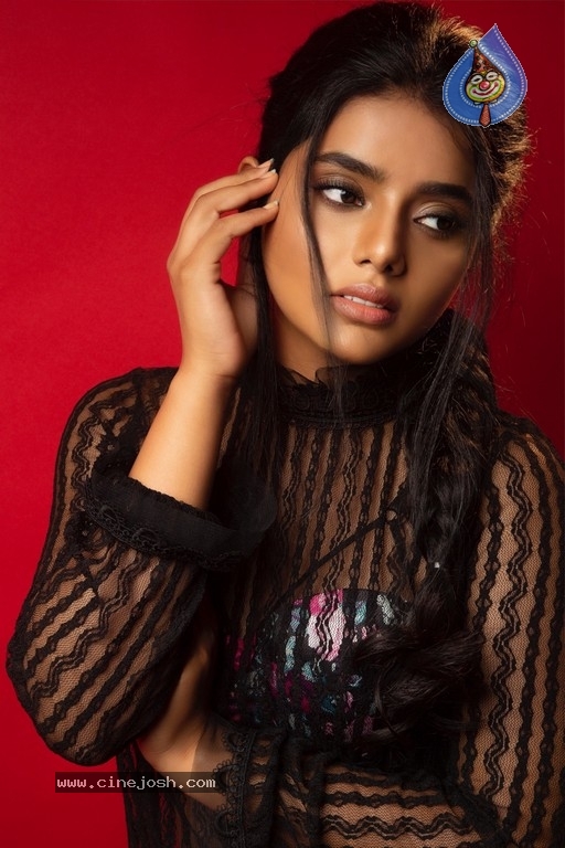 Sumaya Reddy Latest Photo Shoot - 13 / 16 photos