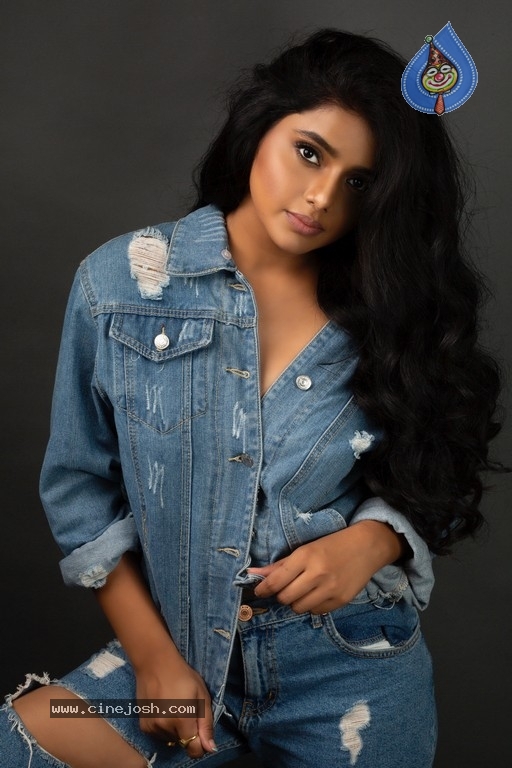 Sumaya Reddy Latest Photo Shoot - 14 / 16 photos