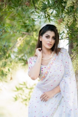 Yashika Aannand Photos - 5 of 5