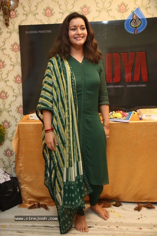 Renu Desai Photos - 1 / 16 photos