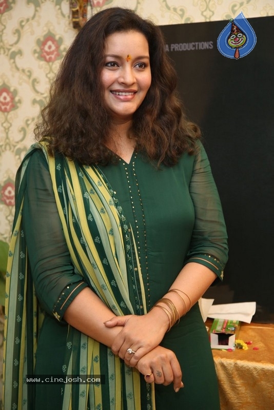 Renu Desai Photos - 2 / 16 photos