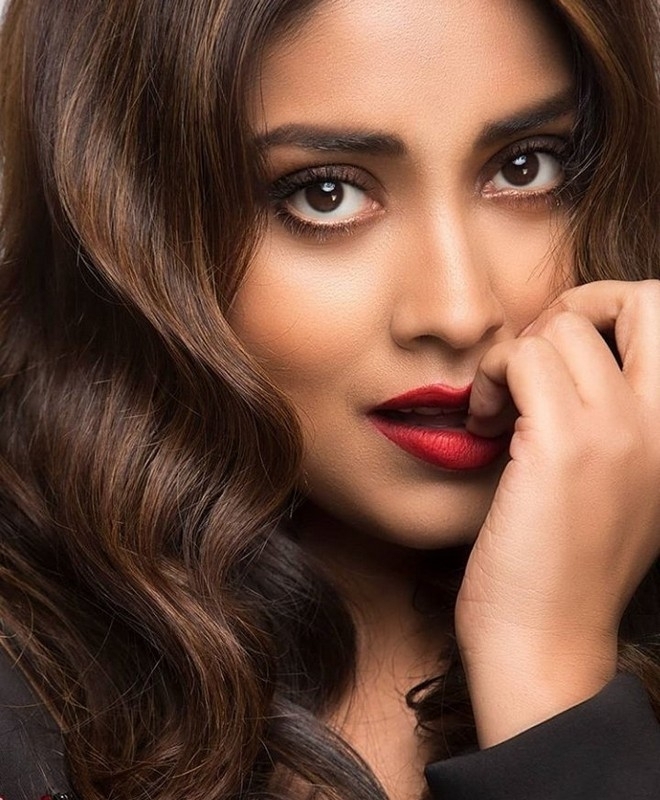 Shriya Saran Photos - 2 / 4 photos