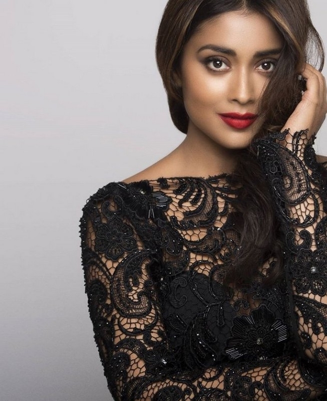 Shriya Saran Photos - 4 / 4 photos