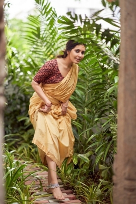 Raashi Khanna Photos - 1 of 4