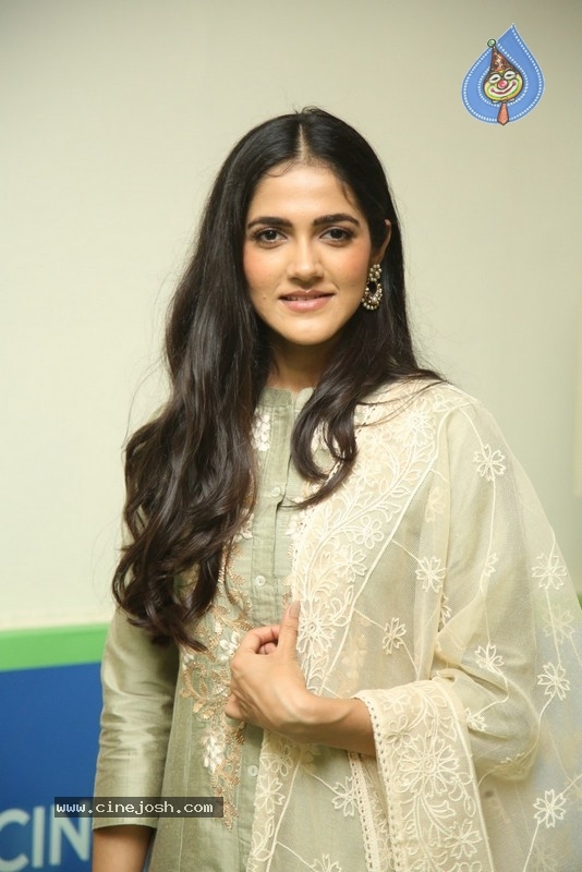 Simran Choudhary Photos - 8 / 15 photos