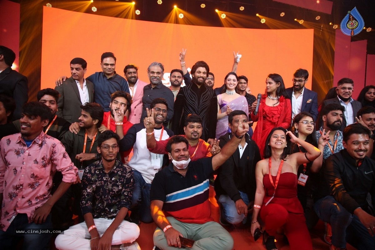 Aha Event An Evening with A Galaxy of Stars Photos - 19 / 42 photos